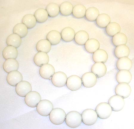 Smooth finishing multi pure white rounded plastic beads forming stretchy fashion necklace and bracelet set