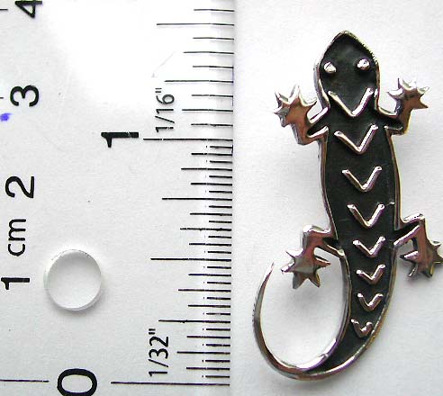 'V' shape on body gecko pattern design sterling silver pendant