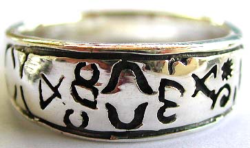 925. sterling silver ring with carved-in mystic symbol pattern at center