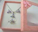Leaf design with triple olive purple cz holding a rounded clear cz stone center design fashion necklace, stud earring and ring jewelry box set. Lobster claw clasp