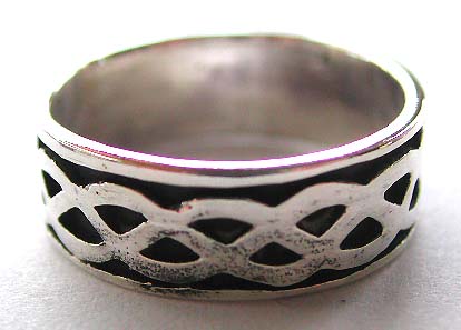 925. sterling silver ring in black color with carved-out Celtic knot work