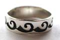 925. sterling silver ring with carved-in black wave pattern decor