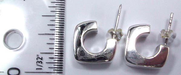 Stud earring made of 925. sterling silver in flat C shape pattern design