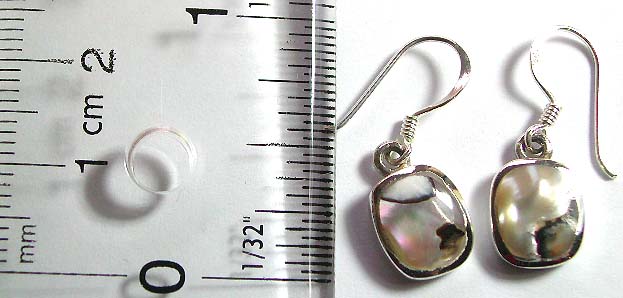 Sterling silver earring with elliptical shape spotted seashell stone