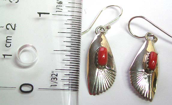 Sterling silver earring in fan shape pattern design with a mini genuine carnelian stone