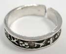 925 sterling silver toe ring with crafted designs on side