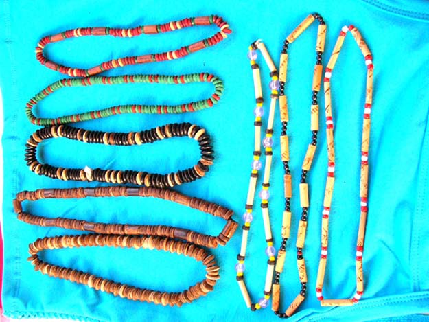 sehacorlo: wooden beaded necklaces